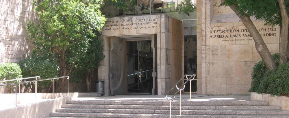 davis_building_banner